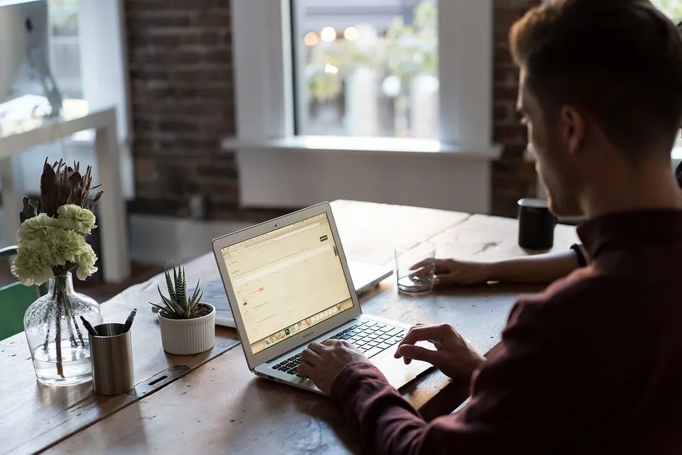 Pourquoi choisir de domicilier son entreprise en ligne ?
