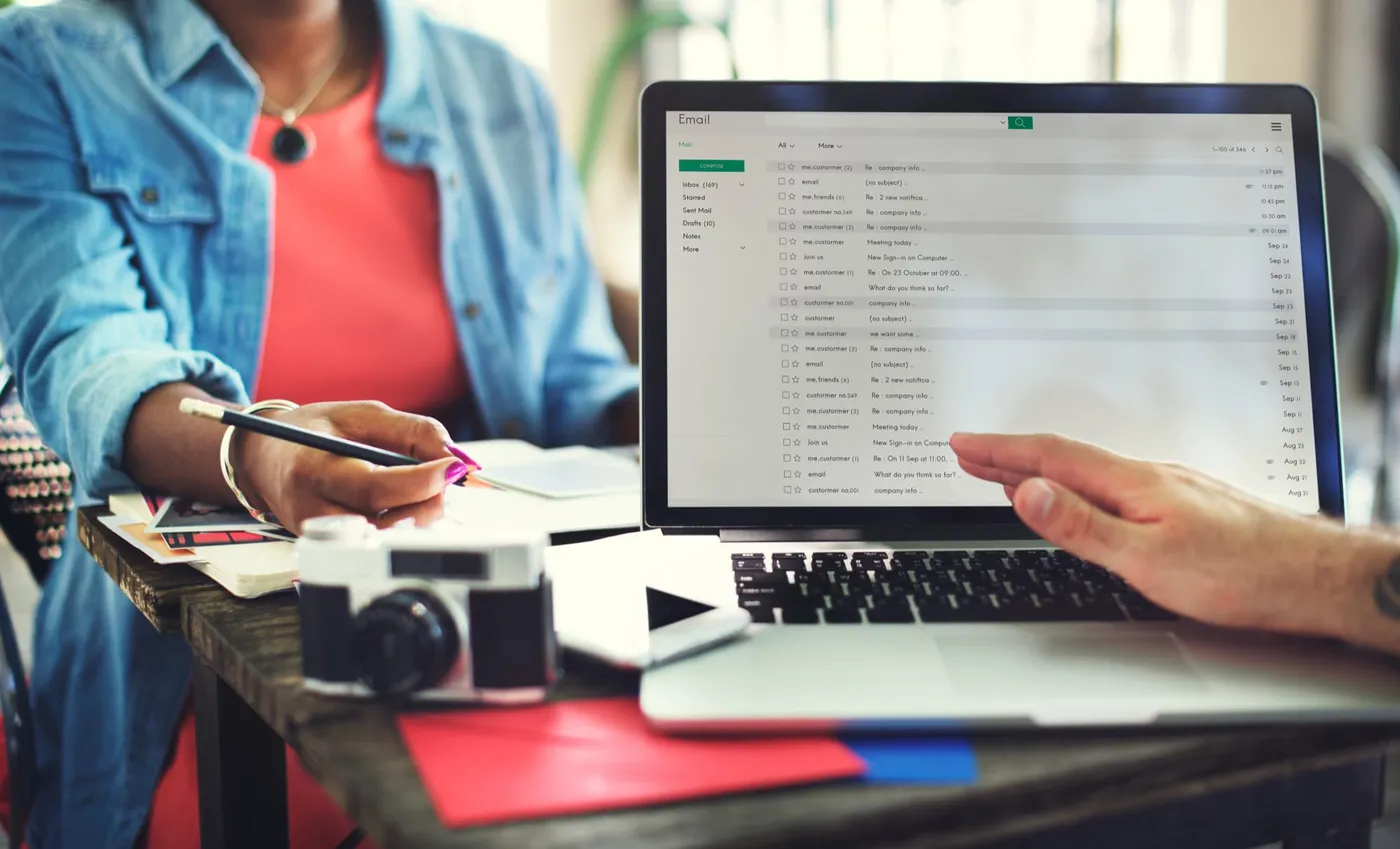 Comment vérifier et nettoyer les adresses emails avec des services de vérification email