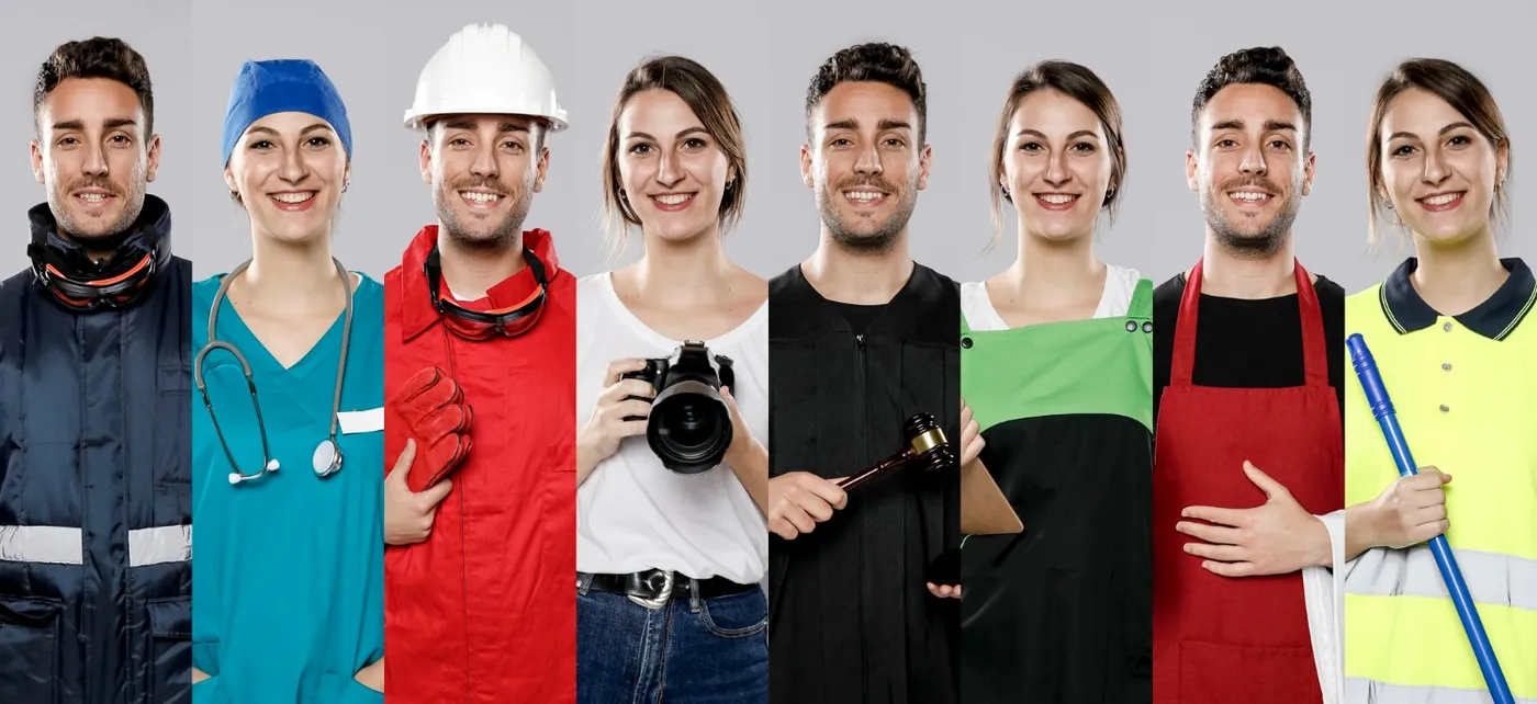 Qui doit fournir les vêtements de travail en cas de travail temporaire ?